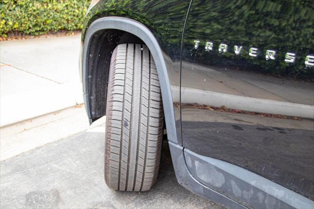 used 2021 Chevrolet Traverse car, priced at $25,267