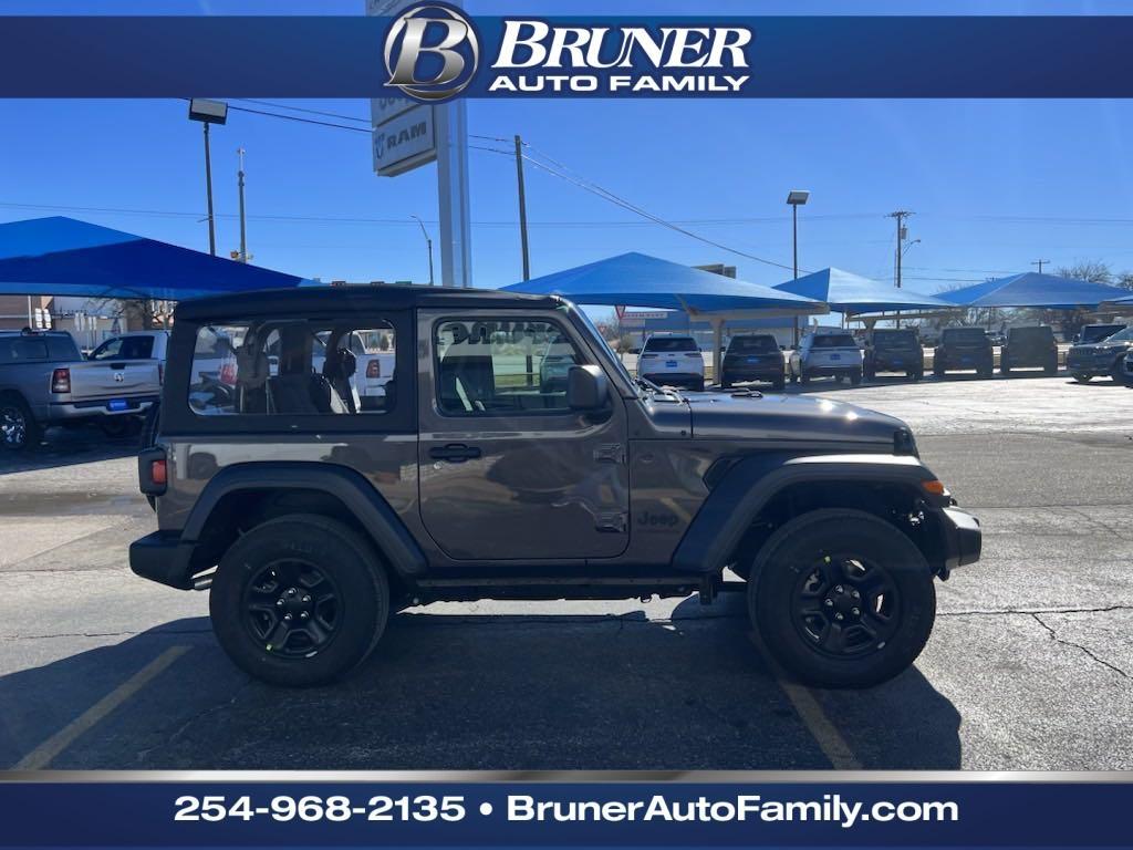 new 2025 Jeep Wrangler car, priced at $34,186