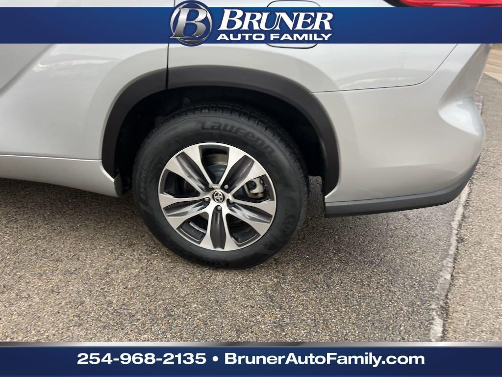 used 2020 Toyota Highlander car, priced at $24,991