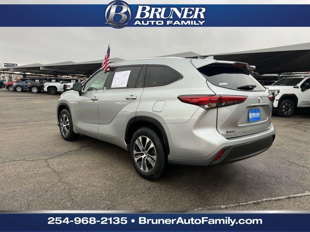 used 2020 Toyota Highlander car, priced at $24,991