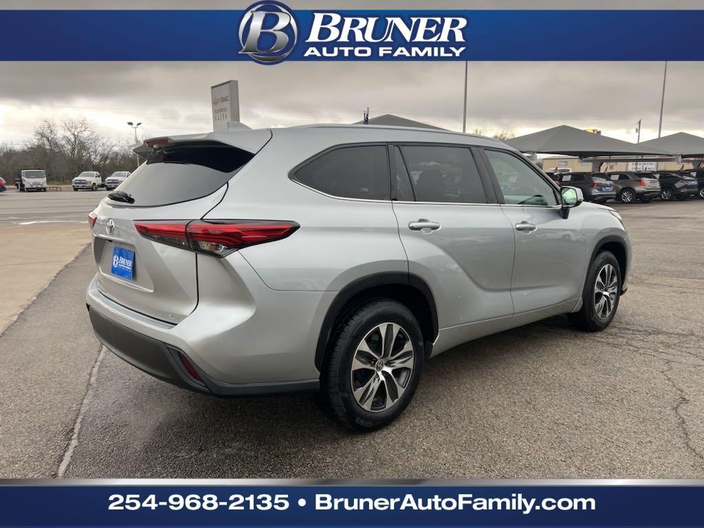 used 2020 Toyota Highlander car, priced at $24,991