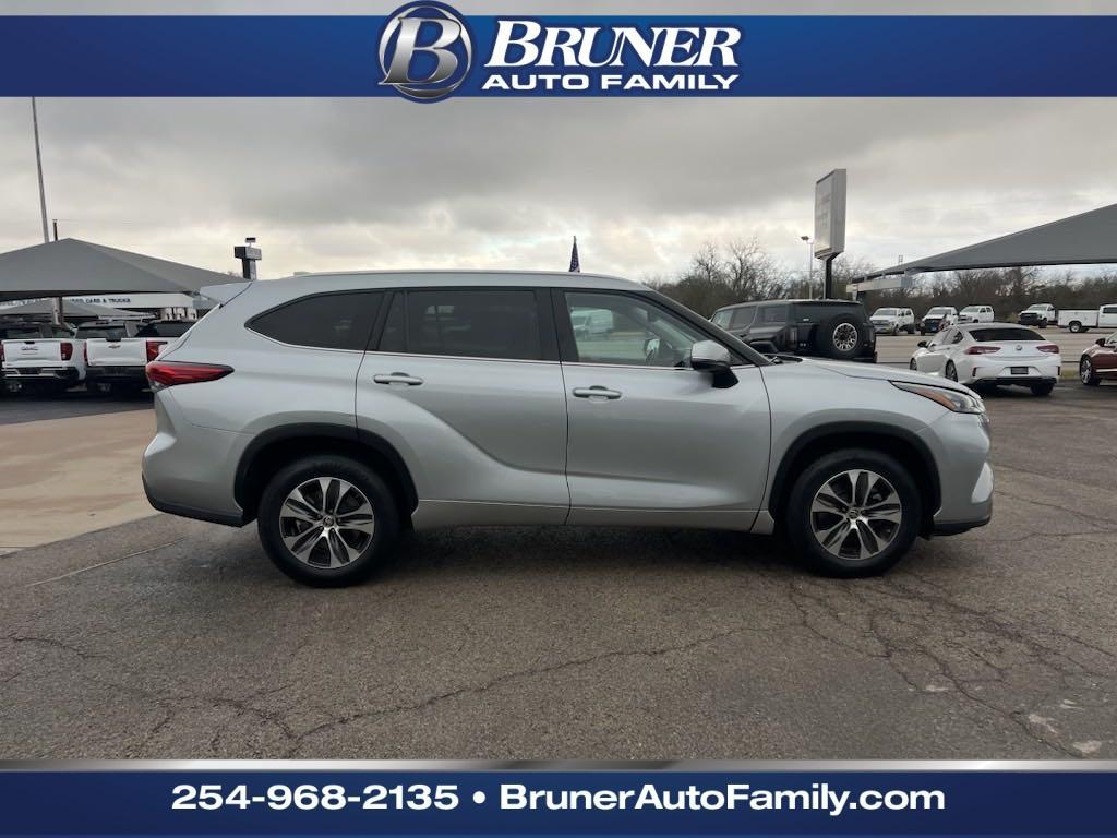 used 2020 Toyota Highlander car, priced at $24,991