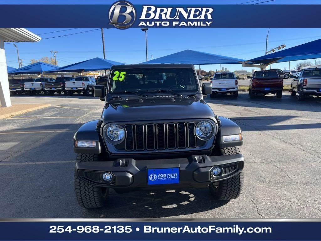 new 2025 Jeep Gladiator car, priced at $43,608