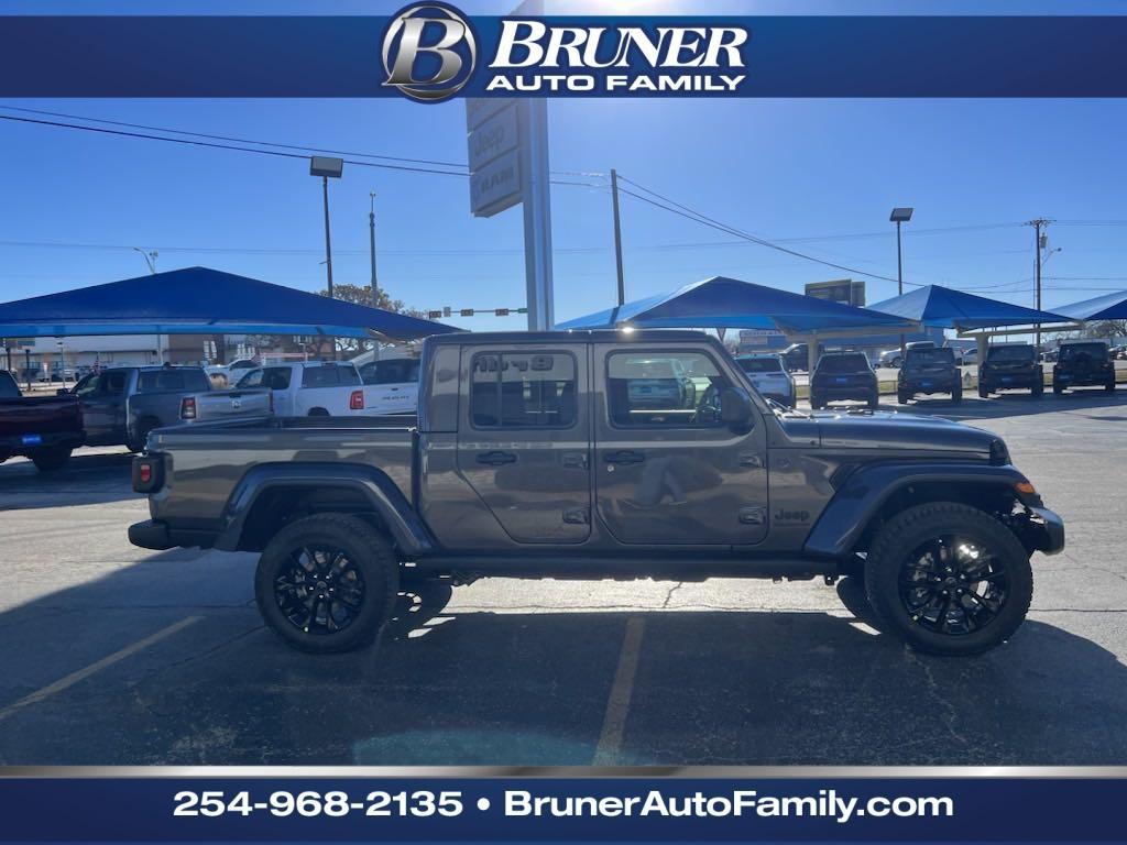 new 2025 Jeep Gladiator car, priced at $43,608