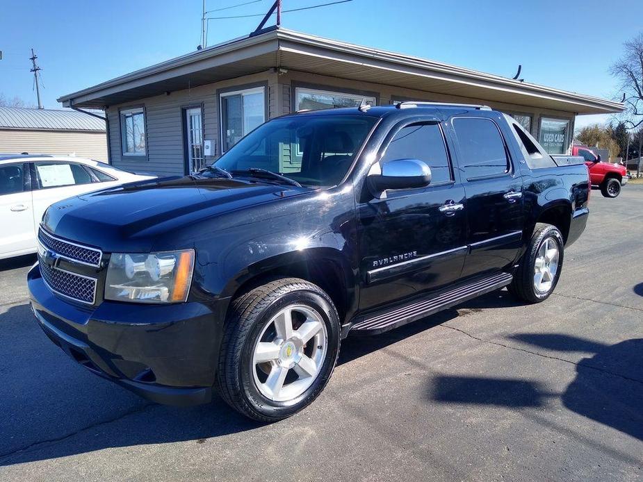 used 2008 Chevrolet Avalanche car, priced at $12,850