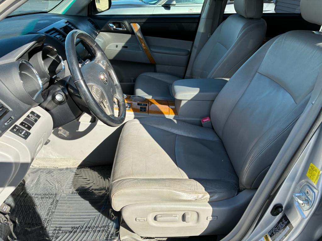 used 2010 Toyota Highlander Hybrid car, priced at $6,850