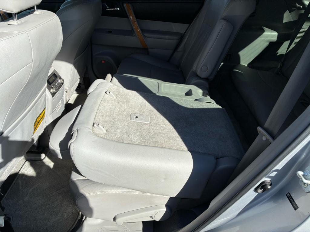 used 2010 Toyota Highlander Hybrid car, priced at $6,850