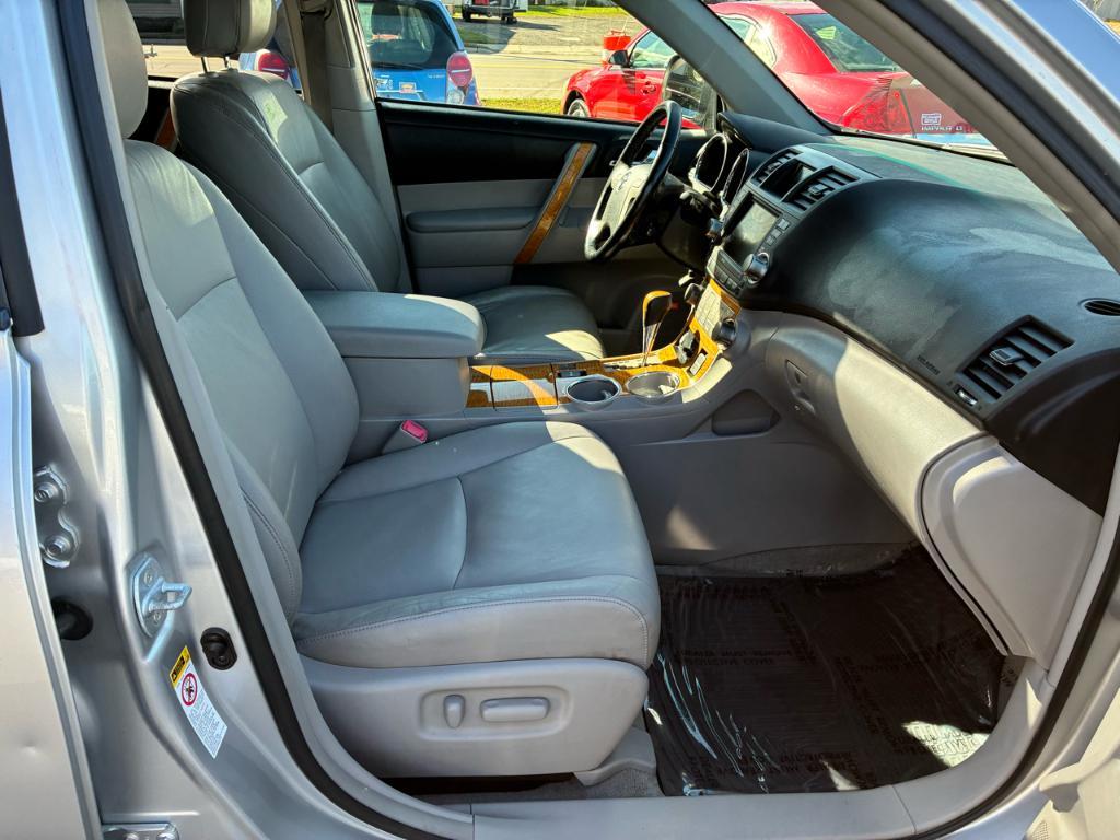 used 2010 Toyota Highlander Hybrid car, priced at $6,850