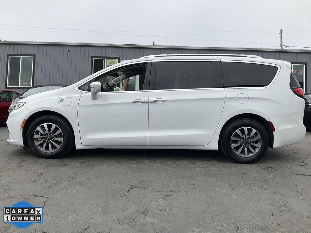 used 2021 Chrysler Pacifica Hybrid car, priced at $18,998