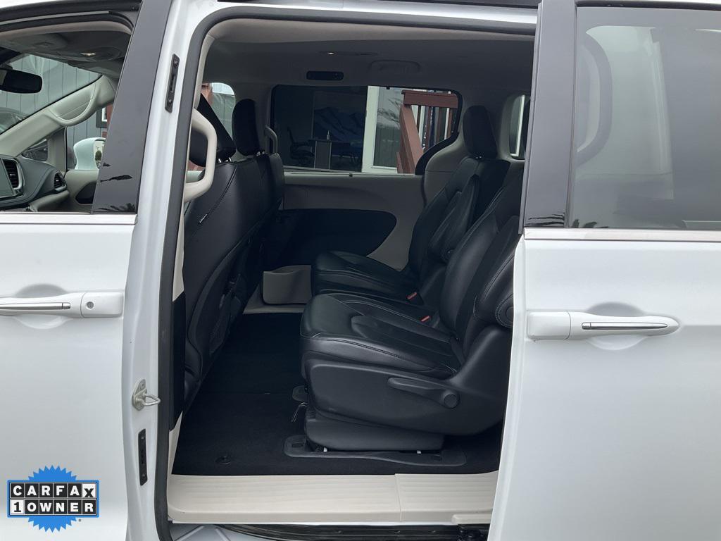 used 2021 Chrysler Pacifica Hybrid car, priced at $18,998