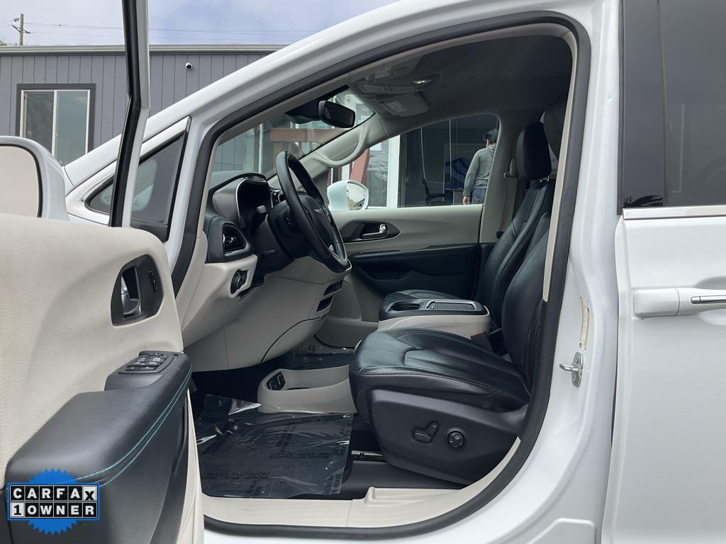 used 2021 Chrysler Pacifica Hybrid car, priced at $18,998