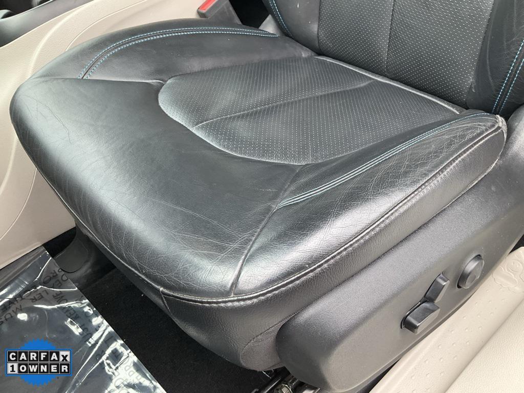 used 2021 Chrysler Pacifica Hybrid car, priced at $18,998