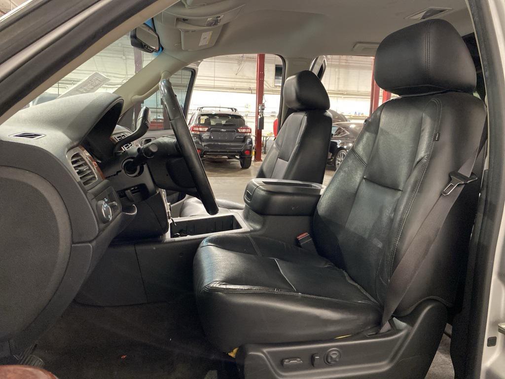 used 2010 Chevrolet Avalanche car, priced at $11,655