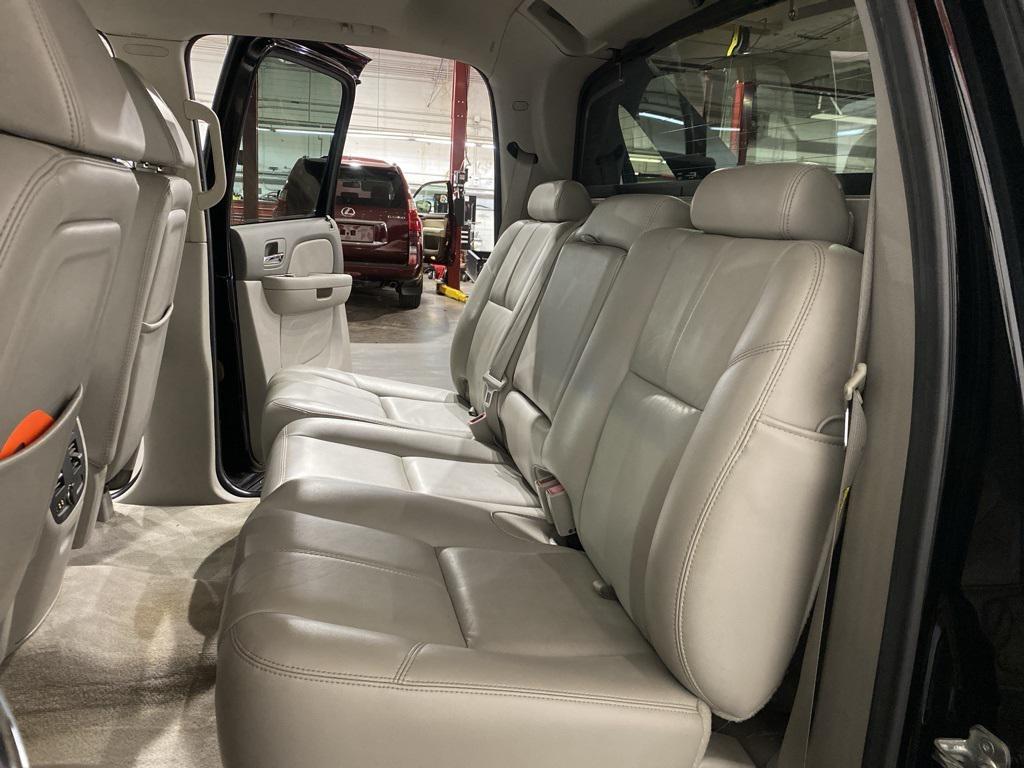 used 2007 Chevrolet Avalanche car, priced at $7,995