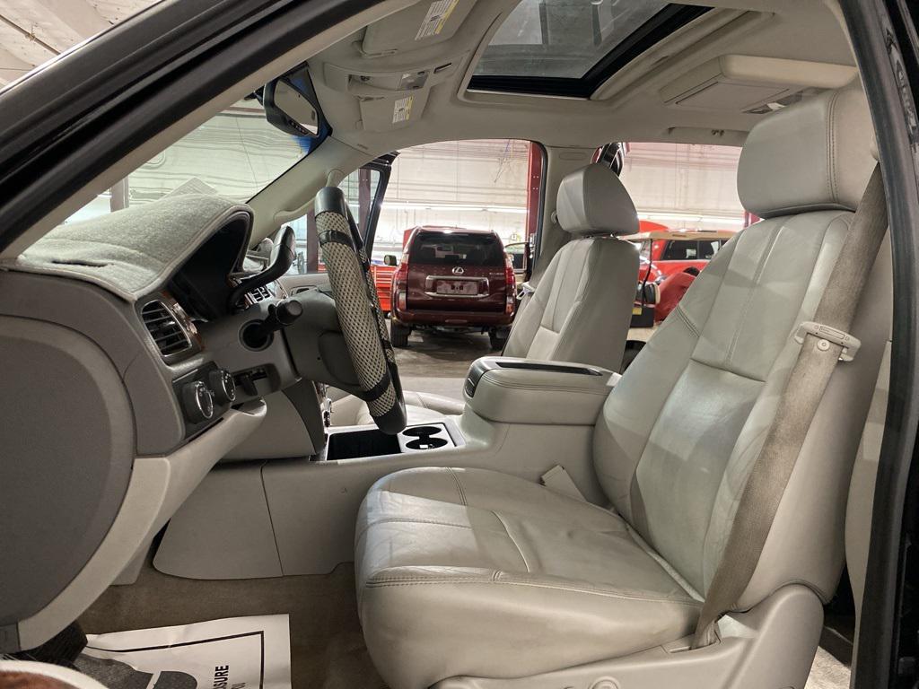 used 2007 Chevrolet Avalanche car, priced at $7,995