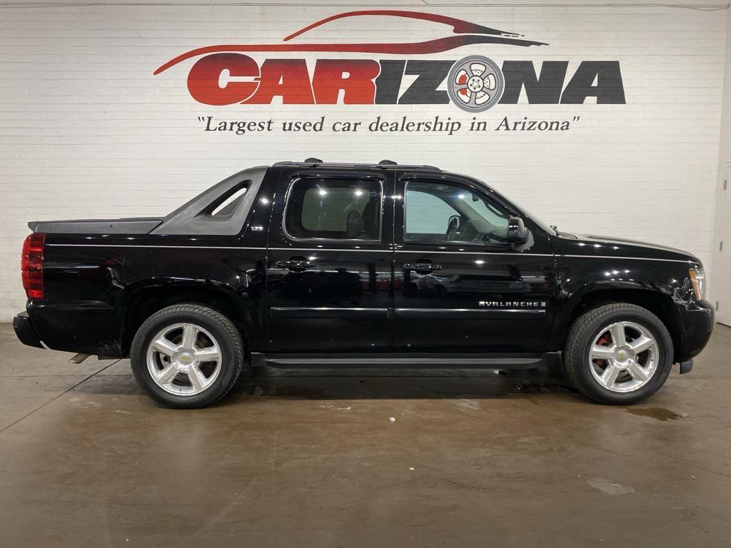 used 2007 Chevrolet Avalanche car, priced at $8,255