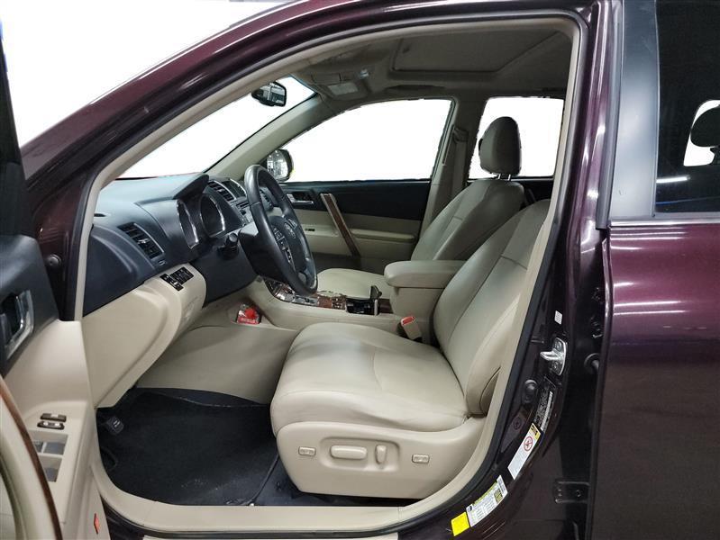 used 2013 Toyota Highlander car, priced at $13,900