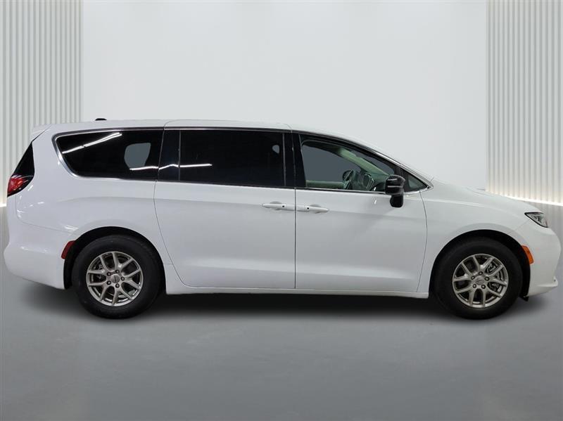 used 2024 Chrysler Pacifica car, priced at $31,500