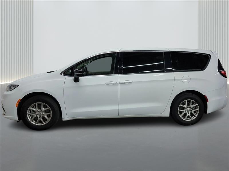 used 2024 Chrysler Pacifica car, priced at $31,500