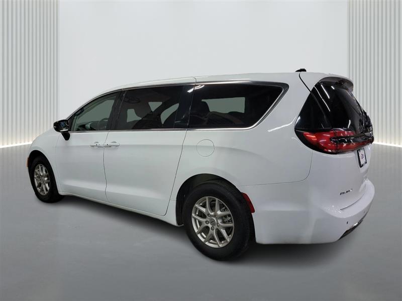 used 2024 Chrysler Pacifica car, priced at $31,500
