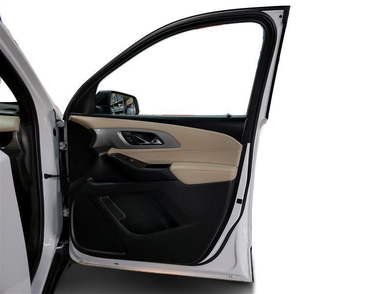 used 2023 Chevrolet Traverse car, priced at $25,900