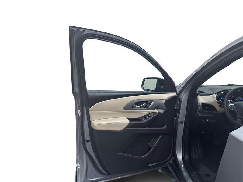 used 2023 Chevrolet Traverse car, priced at $21,900