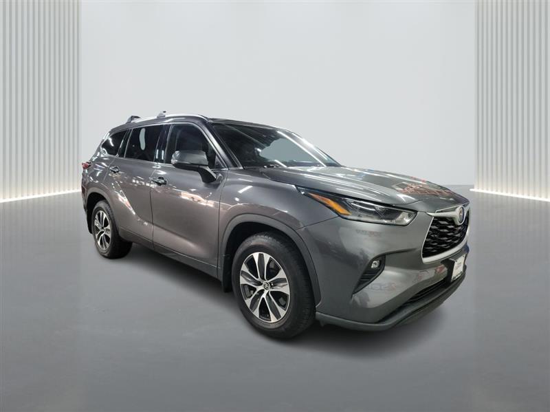 used 2021 Toyota Highlander car, priced at $23,900