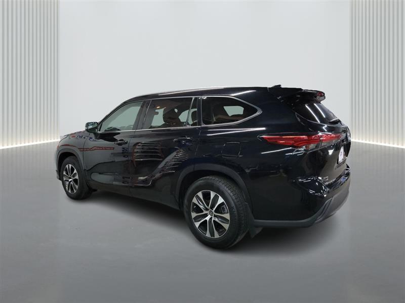 used 2022 Toyota Highlander car, priced at $28,900