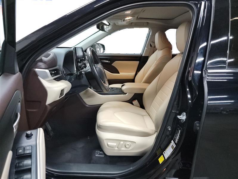used 2022 Toyota Highlander car, priced at $28,900