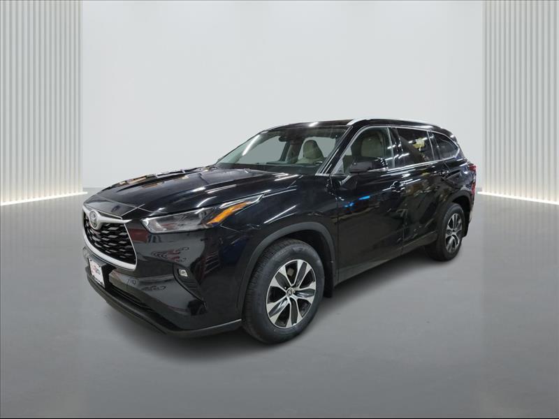 used 2022 Toyota Highlander car, priced at $28,900