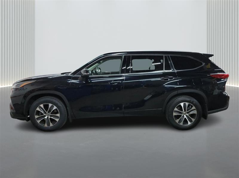 used 2022 Toyota Highlander car, priced at $28,900