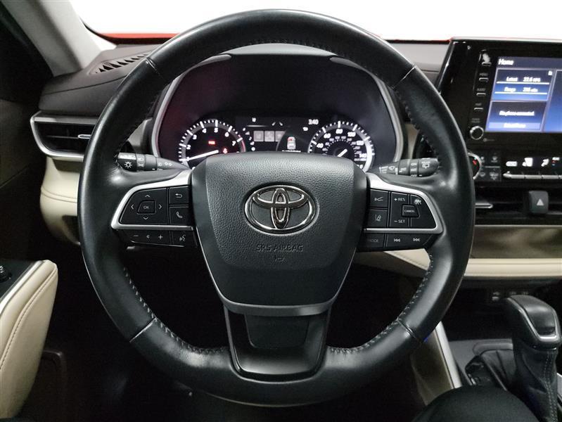 used 2022 Toyota Highlander car, priced at $28,900