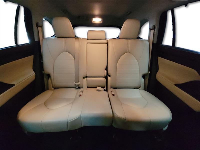 used 2022 Toyota Highlander car, priced at $28,900