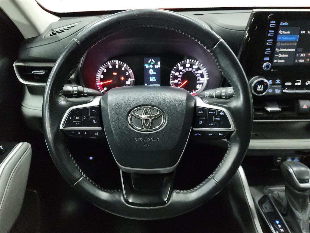 used 2022 Toyota Highlander car, priced at $21,900