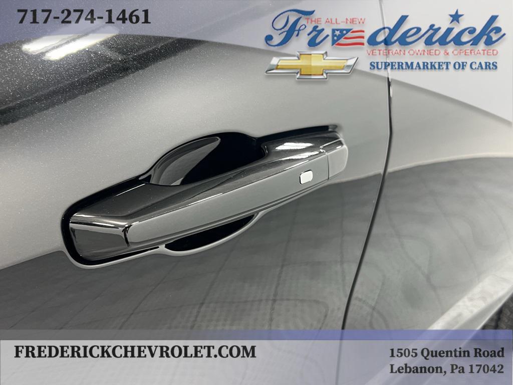 new 2025 Chevrolet Traverse car, priced at $995,900