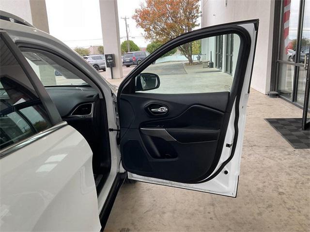 used 2021 Jeep Cherokee car, priced at $18,995