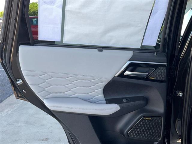 new 2025 Mitsubishi Outlander car, priced at $47,035