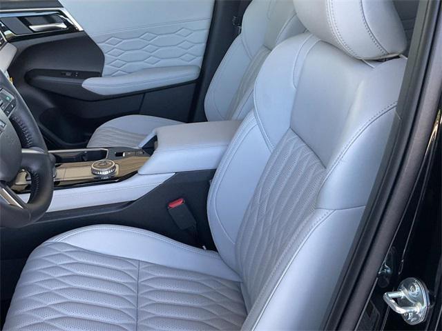 new 2025 Mitsubishi Outlander car, priced at $47,035