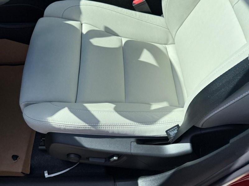 new 2025 Volvo XC40 car, priced at $51,565