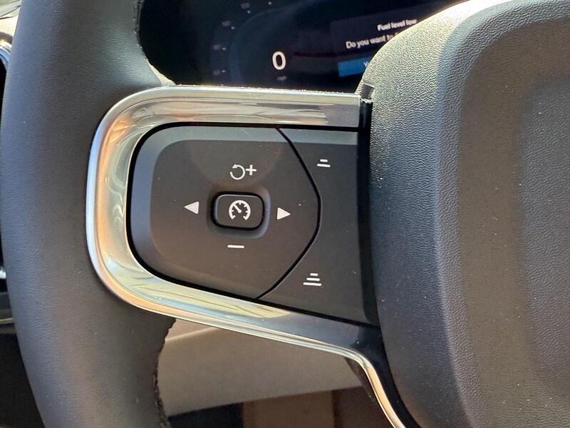 new 2025 Volvo XC40 car, priced at $51,565