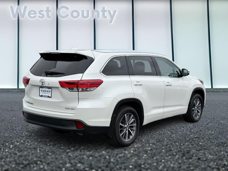 used 2018 Toyota Highlander car, priced at $26,822