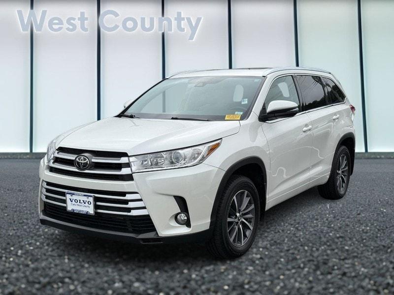 used 2018 Toyota Highlander car, priced at $26,822