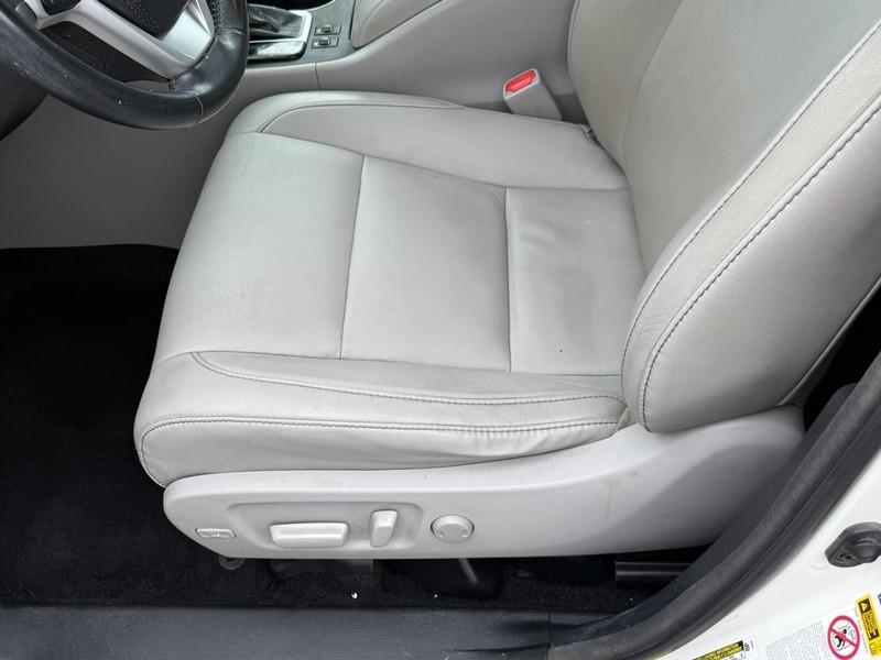 used 2018 Toyota Highlander car, priced at $26,822