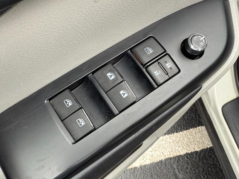 used 2018 Toyota Highlander car, priced at $26,822