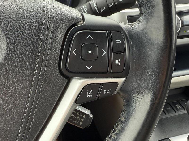 used 2018 Toyota Highlander car, priced at $26,822