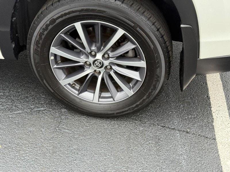 used 2018 Toyota Highlander car, priced at $26,822