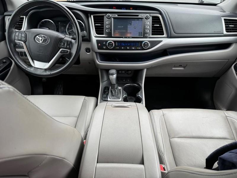used 2018 Toyota Highlander car, priced at $26,822