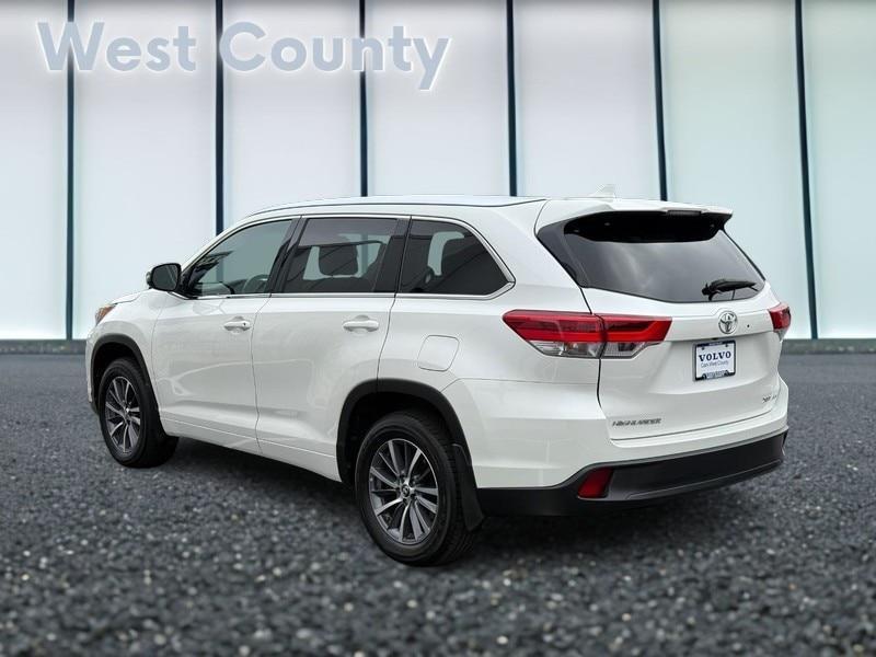 used 2018 Toyota Highlander car, priced at $26,822