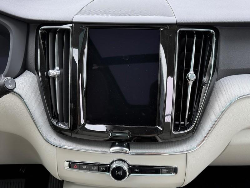 new 2025 Volvo XC60 Plug-In Hybrid car