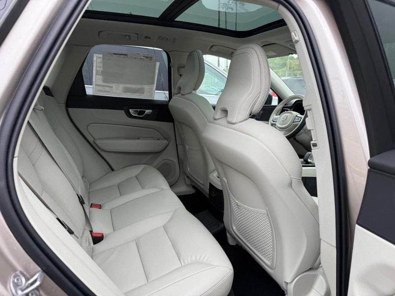 new 2025 Volvo XC60 Plug-In Hybrid car